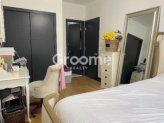 5th image of 872 E 39th St #1F