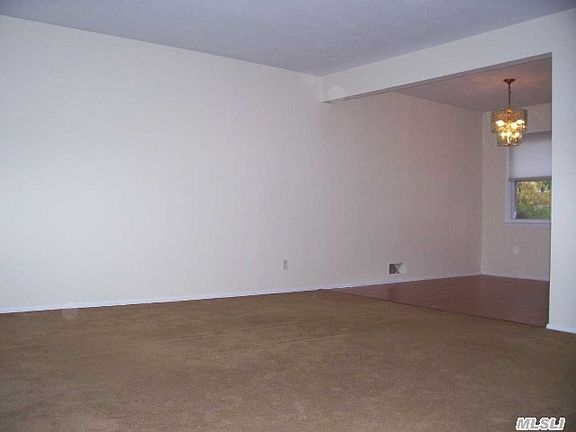 4th image of 3 N Hill Dr