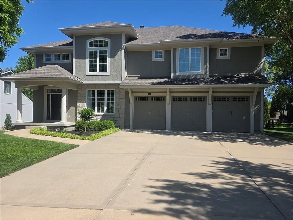 4910 W 155th Ter