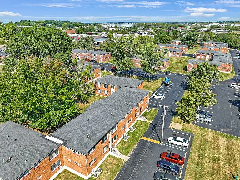 COURTYARD GARDENS APARTMENTS — Photo 18