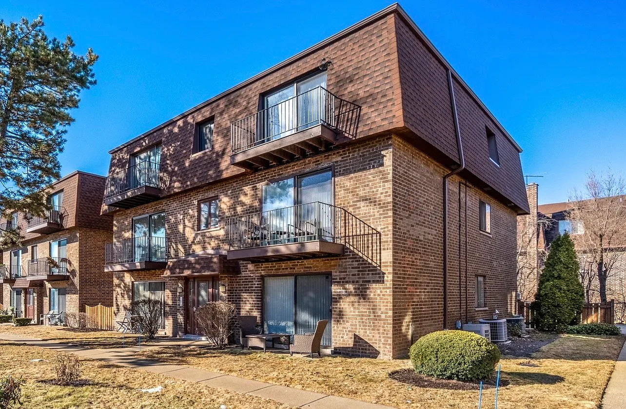 2 bed, 1000 sqft, $1,980 — Photo 1