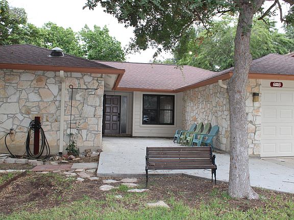 3rd image of 6003 Royal Cir