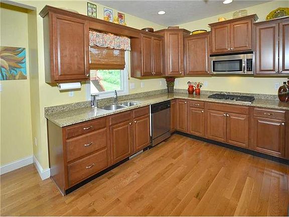 4th image of 3107 Warwick Dr