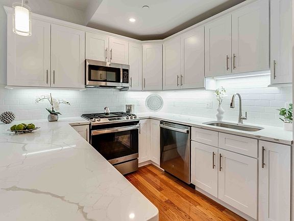 3rd image of 79 Temple St #2