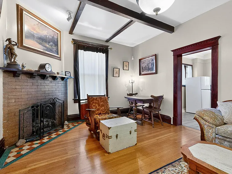 Gold Apt - Furnished Living Space