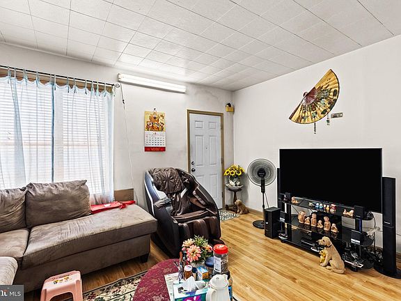 5th image of 603 E Marion St
