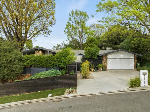 15767 Castlewoods Dr, Sherman Oaks, CA 91403