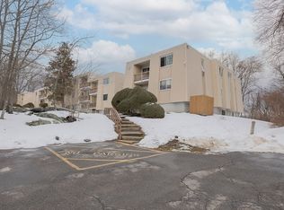 506 Fox Run Ln, Carmel, NY 10512