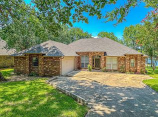 125 Bull Run Dr, Streetman, TX 75859