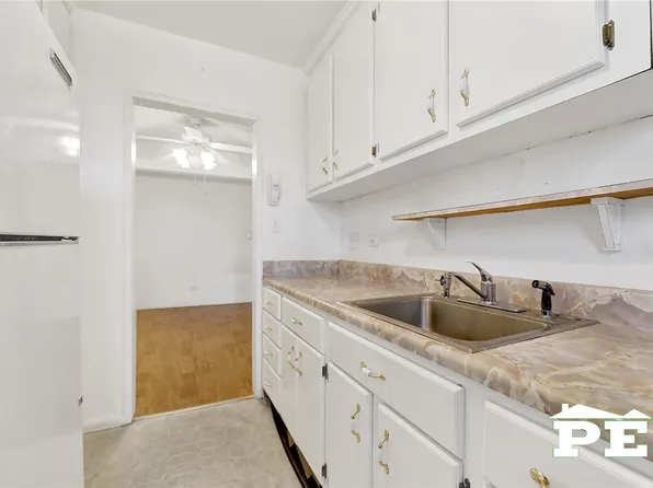 2425 Haring Street image 19 of 28