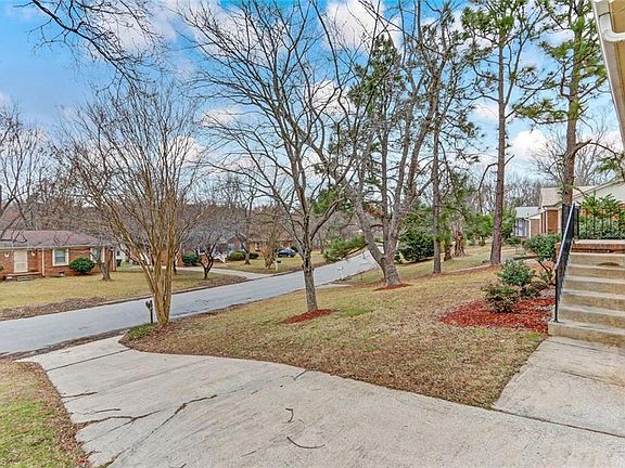 3rd image of 3115 Shallowford Dr