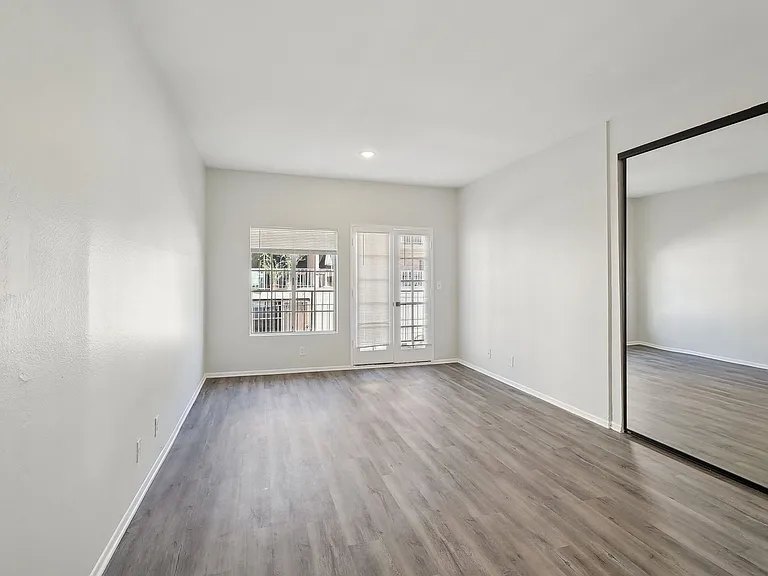 1620 South Bentley Ave — Photo 46
