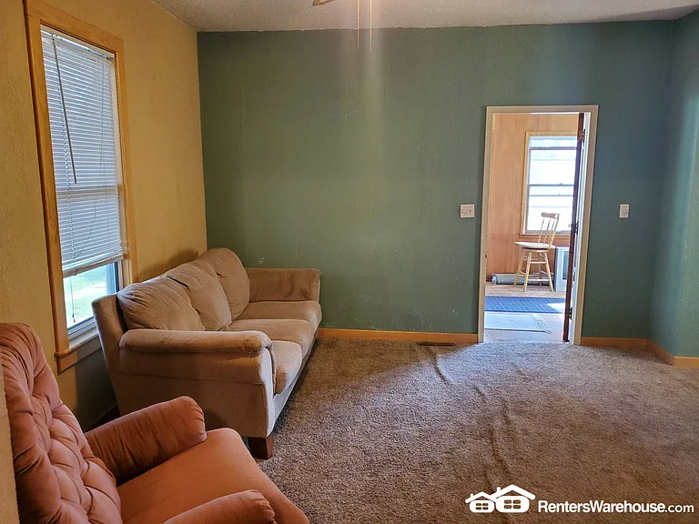 105 W Franklin St — Photo 8