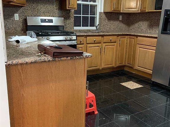 3rd image of 57-14 159th St Floor 2