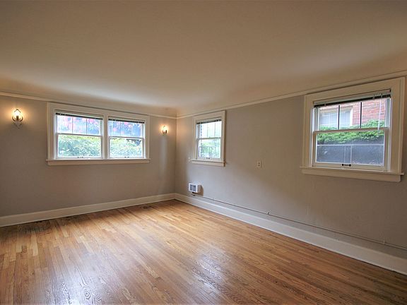 3rd image of 2807 Franklin Ave E APT 2