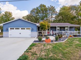 808 S Springlake Rd, Mahomet, IL 61853