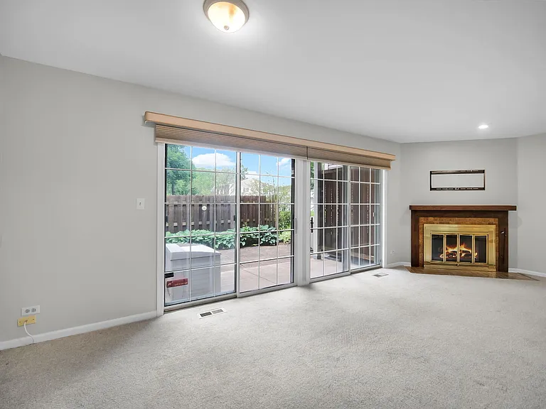 1671 Grosvenor Cir #B — Photo 7