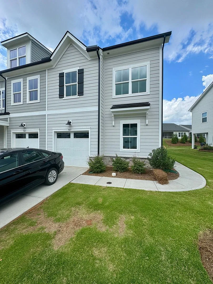 Beautiful 4BR/3BA Townhouse in Griffith Lakes — Photo 2