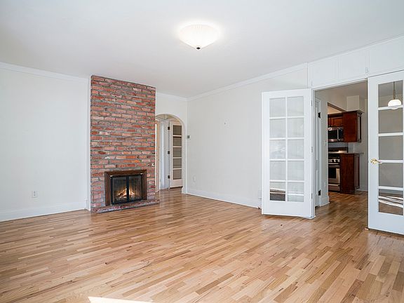 2nd image of 1115 Longs Peak Ave