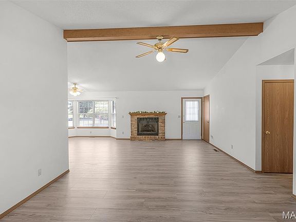 3rd image of 1681 Ridge Rd