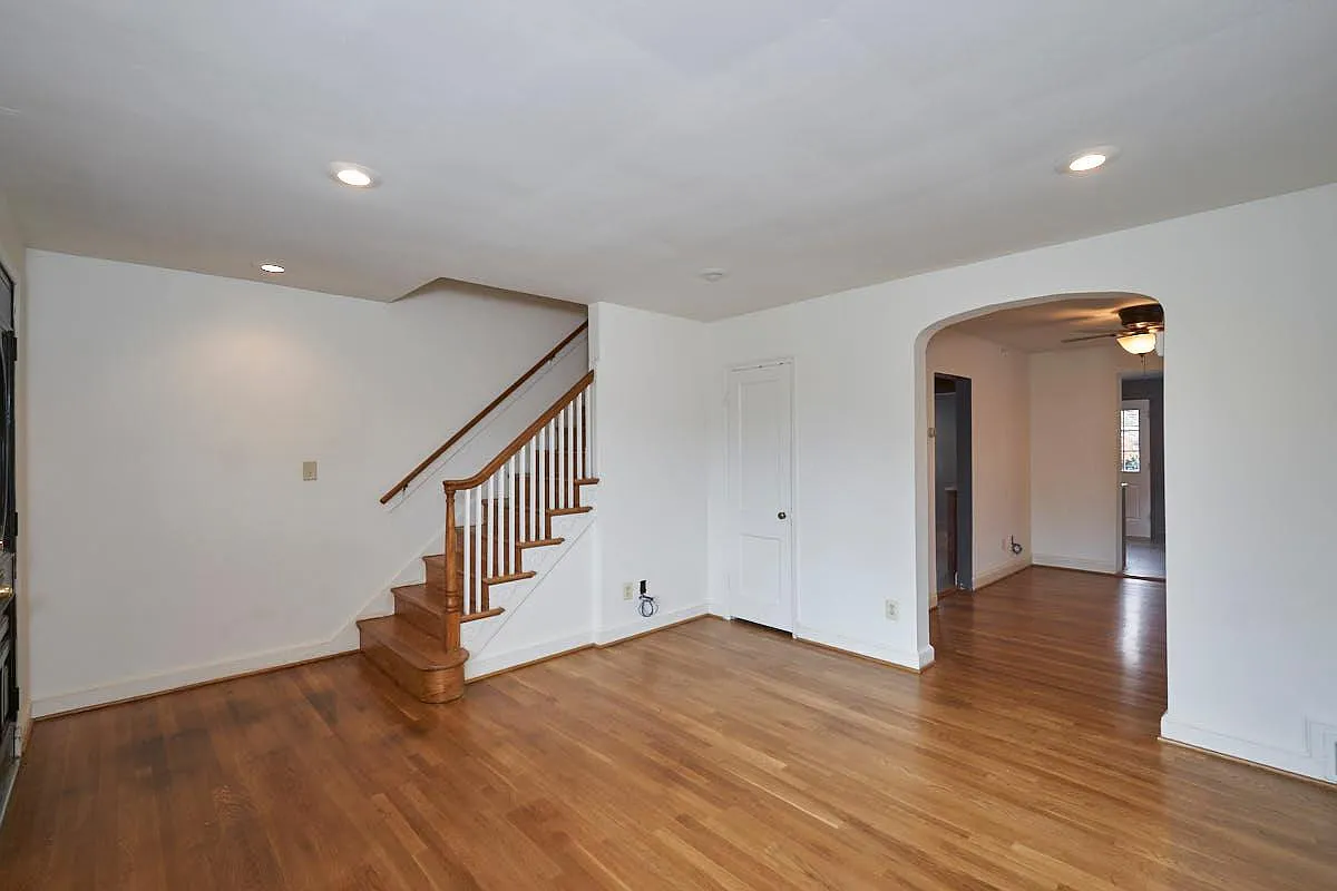 2 bed, 1044 sqft, $1,695 — Photo 1