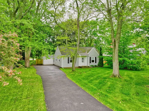 35 Daytona Ave, Webster, NY 14580