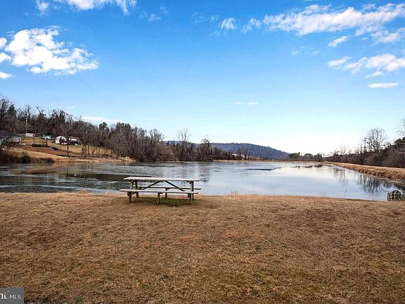 5th image of 19 Highridge Rd