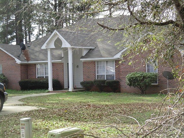 2nd image of 3928 Rodnor Forest Ln
