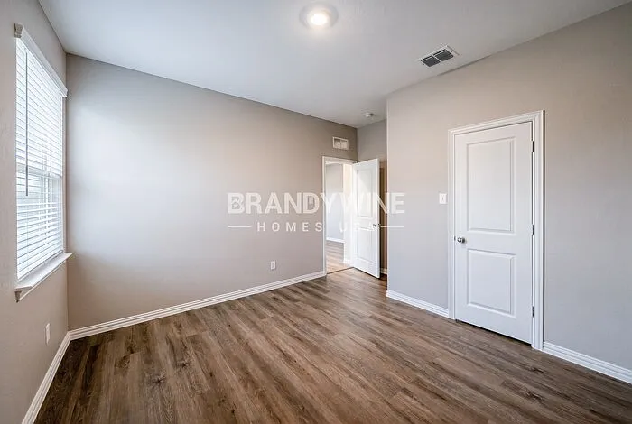 341 Wentworth Dr — Photo 23