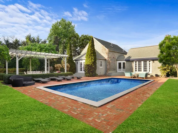 54 Manor Ln S, East Hampton, NY 11937