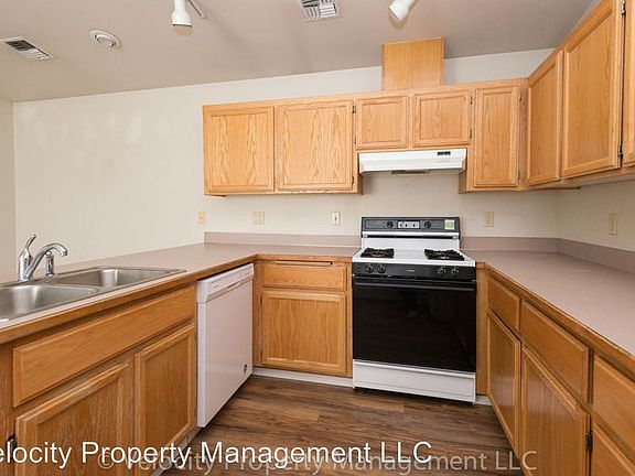 5th image of 1095 NE Hidden Valley Dr APT 4