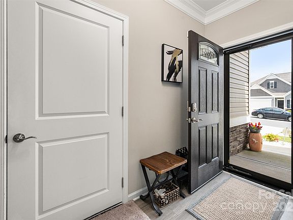 2nd image of 9034 Evercrisp Ln