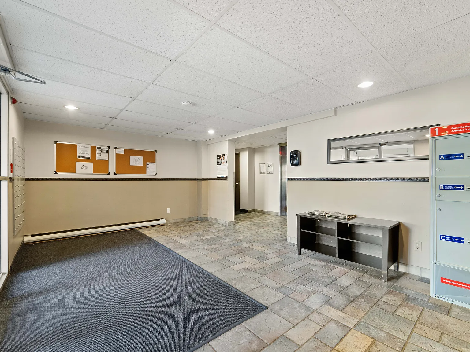 Sandwich Tower Apartments — Photo 3
