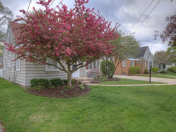 3rd image of 2624 Almont Ave SE