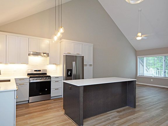 3rd image of 2838 Kenwood Isles Dr