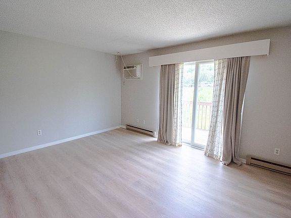 3rd image of 2604 4th Ave NE APT 13