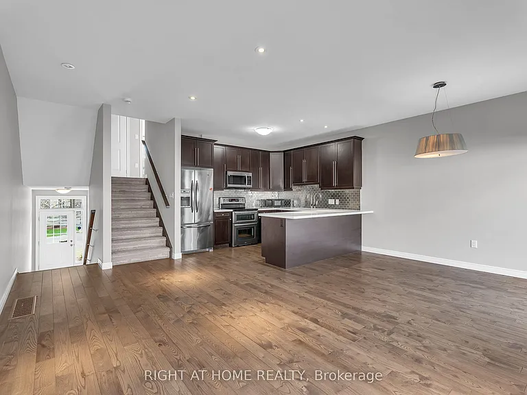 1030 Oakcrossing Gate #16 — Photo 7