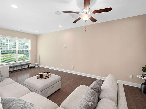 5th image of 102 Harvest Oaks Ln Unit 38