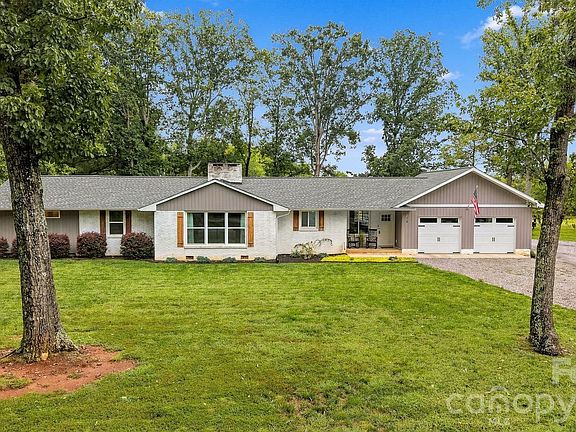 3rd image of 118 Chestnut Oak Rd