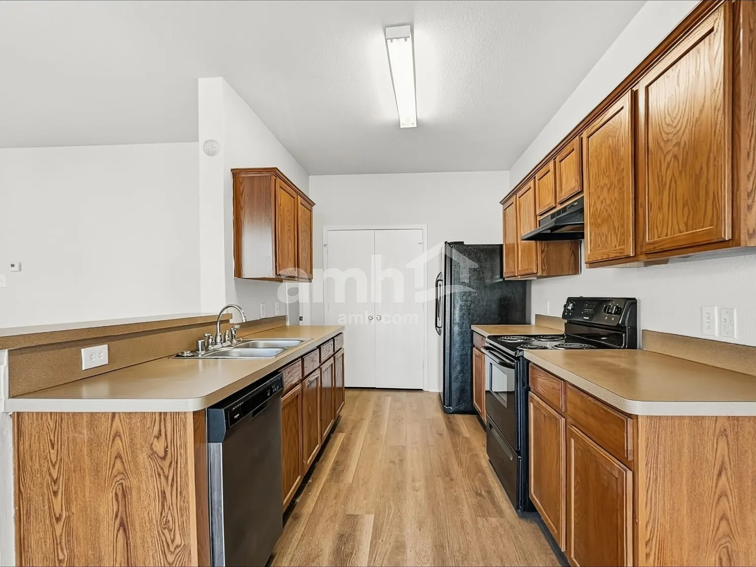3 bed, 2.0 bath, 1411 sqft, $2,020 — Photo 4