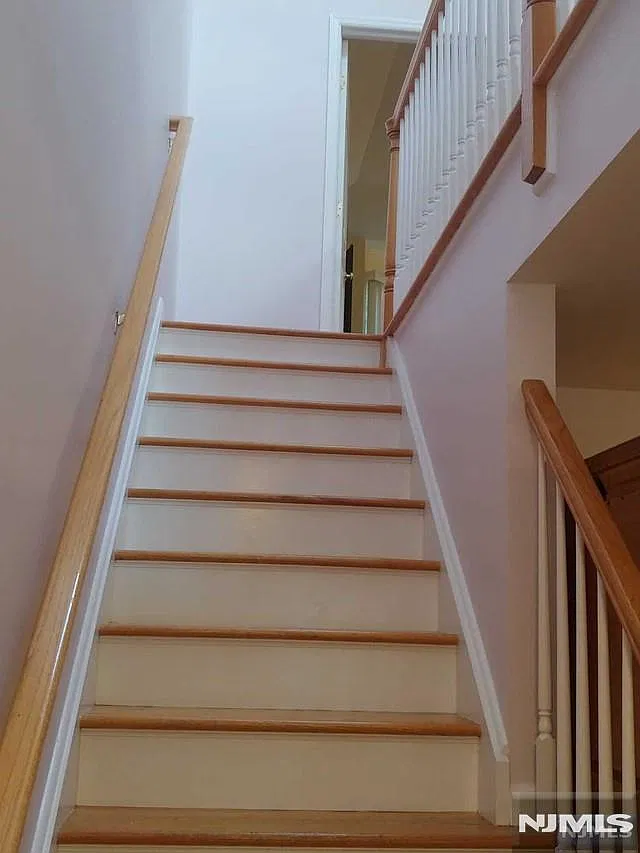 3 bed, 3.5 bath, 1938 sqft, $4,300 — Photo 3