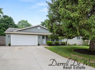 6662 Adaridge Dr SE, Ada, MI 49301