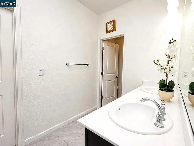 294 Caputo Cir — Photo 7