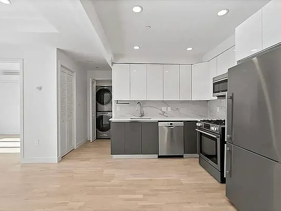 5th image of 2600 7th Ave #5Q