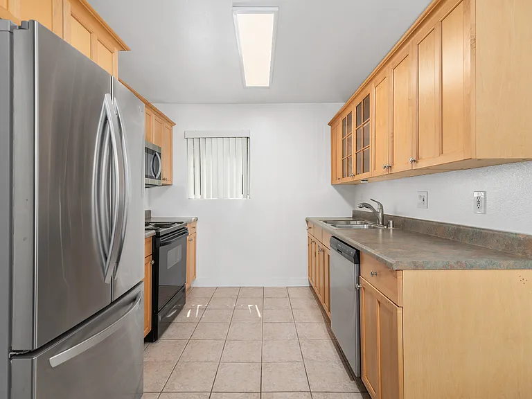 2850 Reynard Way #21 — Photo 15