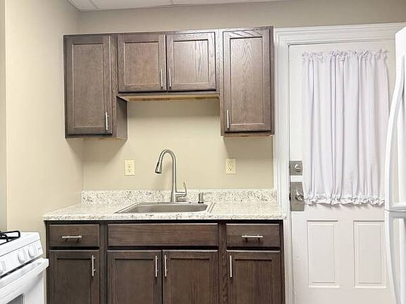 2nd image of 1023 W 21st St