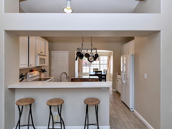 5th image of 5111 E Diamond Ave