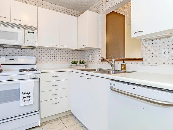 4th image of 164 Macdougall Ln #46E