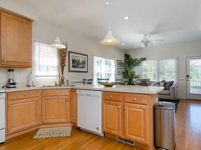 10 Meier St #B — Photo 10