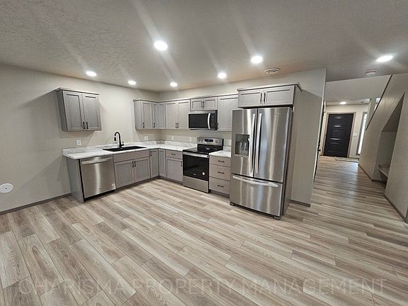 5th image of 711 N Dakota Ave